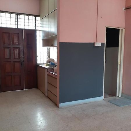 Homestay Idaman Tun Hussein - Harga Untuk 1 Rumah ,1 Bilik ,1 Bilik Air 4 Single Bed - Not Sharing Перай Екстериор снимка