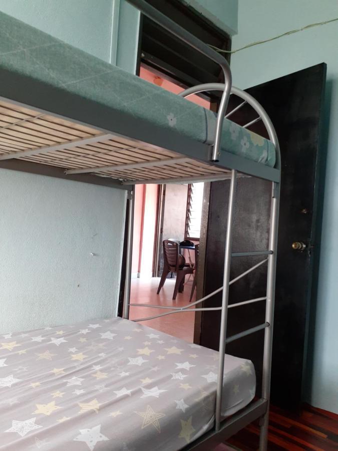 Homestay Idaman Tun Hussein - Harga Untuk 1 Rumah ,1 Bilik ,1 Bilik Air 4 Single Bed - Not Sharing Перай Екстериор снимка