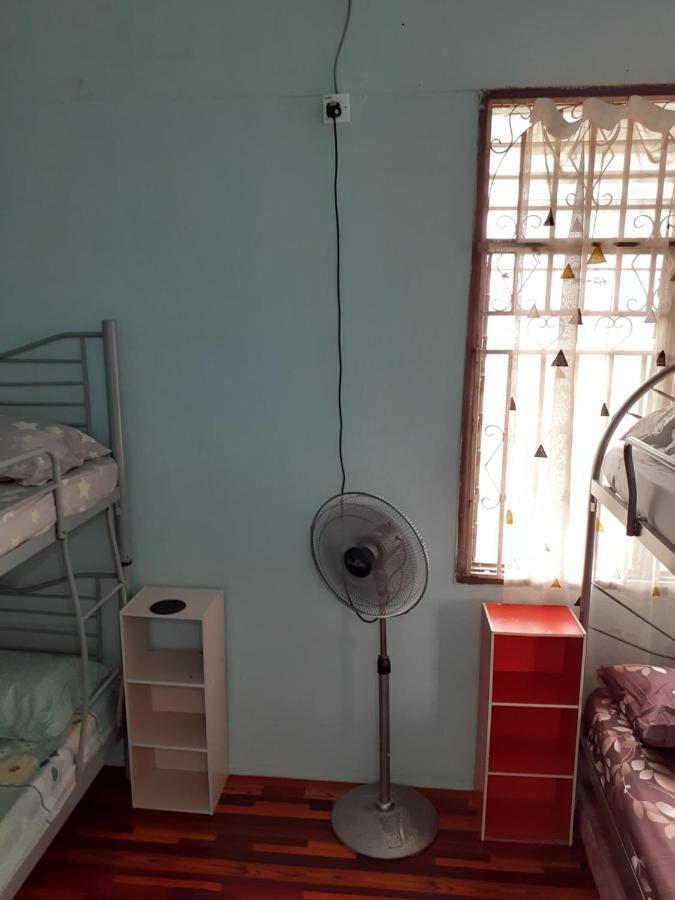 Homestay Idaman Tun Hussein - Harga Untuk 1 Rumah ,1 Bilik ,1 Bilik Air 4 Single Bed - Not Sharing Перай Екстериор снимка