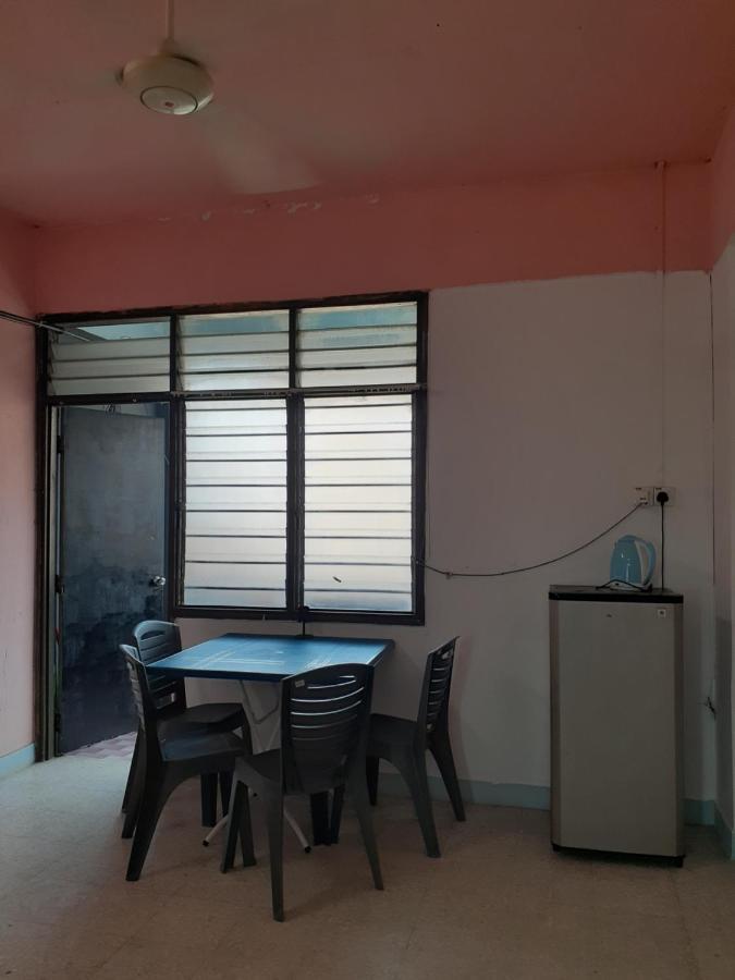 Homestay Idaman Tun Hussein - Harga Untuk 1 Rumah ,1 Bilik ,1 Bilik Air 4 Single Bed - Not Sharing Перай Екстериор снимка