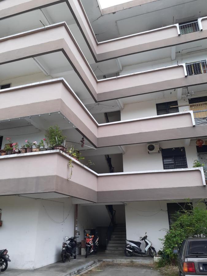 Homestay Idaman Tun Hussein - Harga Untuk 1 Rumah ,1 Bilik ,1 Bilik Air 4 Single Bed - Not Sharing Перай Екстериор снимка